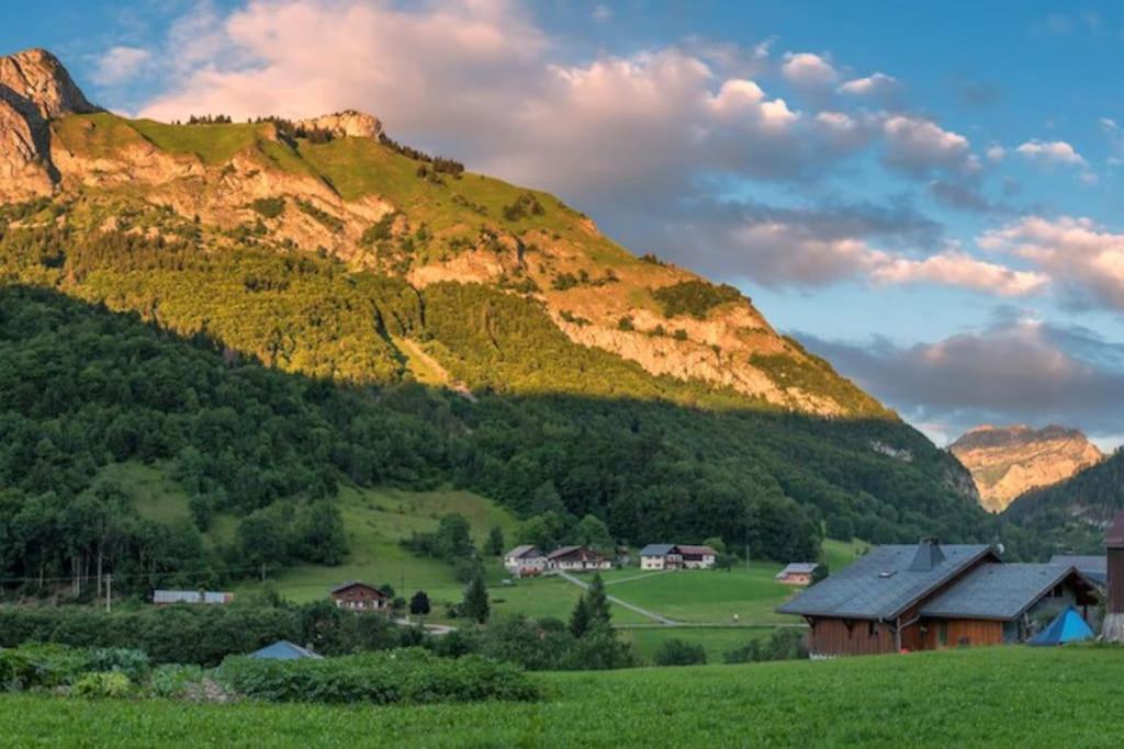 Le Bel Appartement De Montagne Bellevaux Exteriör bild